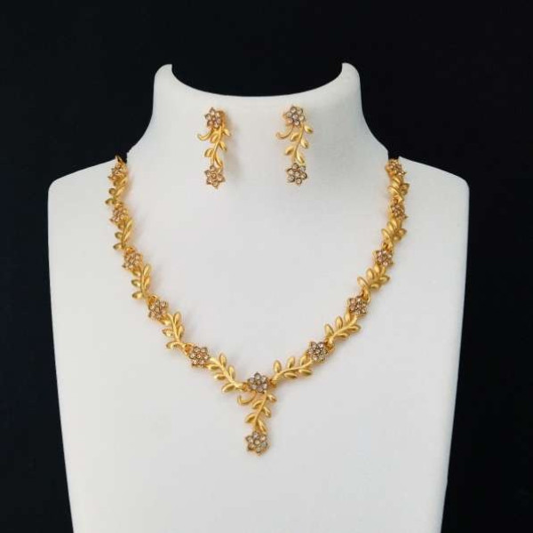 GR-Elegant Brass Jewel Set (Gold Finish) [Low Budget Product]