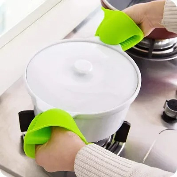 GR-Heatproof Hero: Kitchen Pot Holder for Safe and Stylish Grabbing (Single) [Low Budget Product]